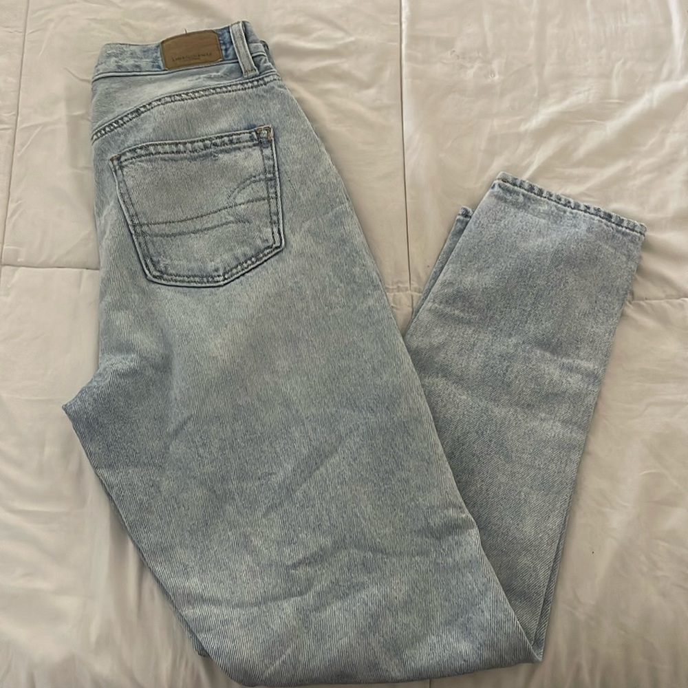 American Eagle mom jean